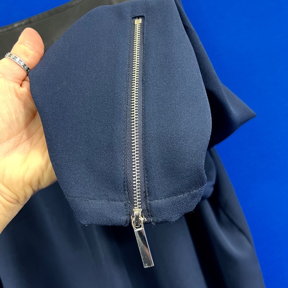 🔥2/$10 LANE BRYANT•| Navy Blue Black Faux Leather Zipper Sleeve Blouse/Tunic 26 - Picture 5 of 11